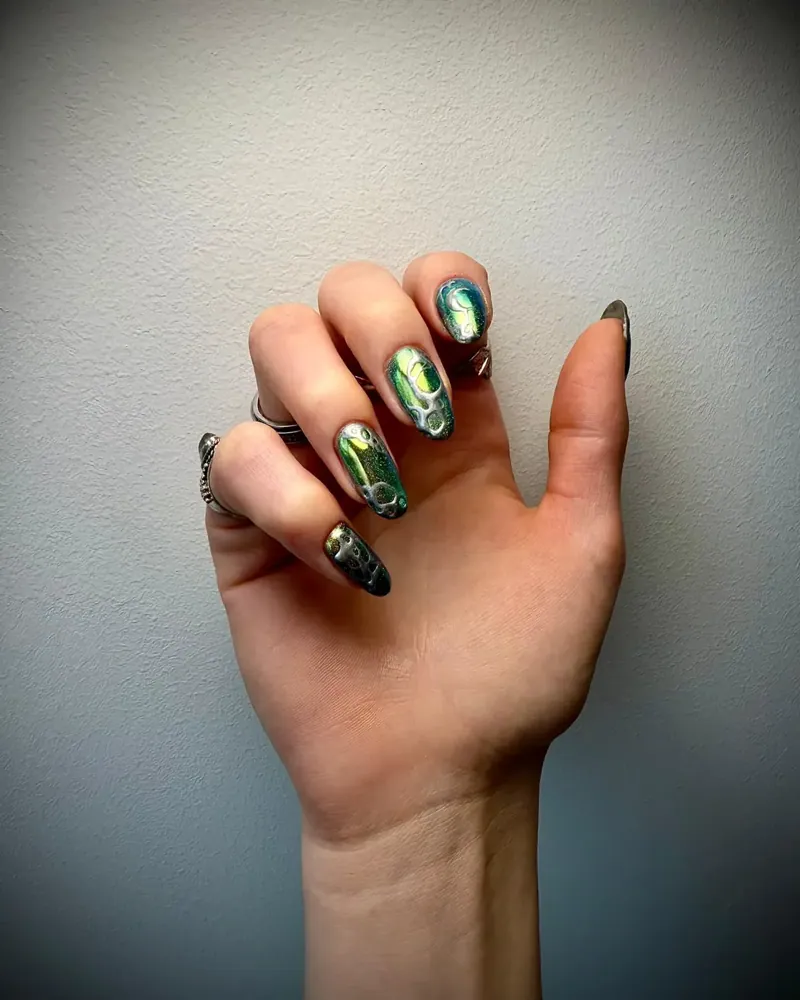 Nageldesign Green Chrome